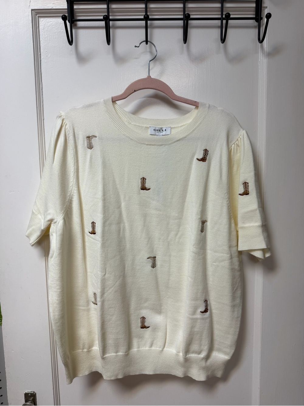 NWT Gilli Cream Short-Sleeve Embroidered Boot Sweater